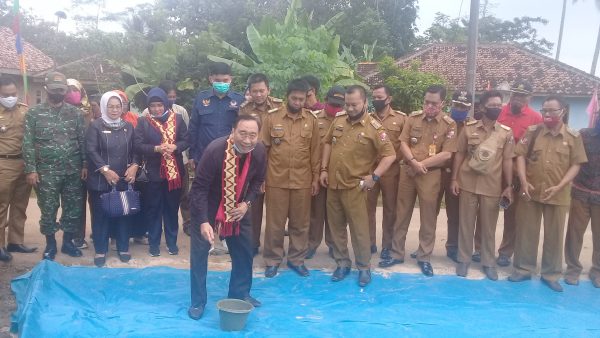 Resmikan Program Aspirasi PISEW 2020 Desa Talangjali, Tamanuri Tandai Pengecoran Jalan Pertama