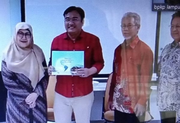 Inspektorat Kabupaten Lamsel Terima Sertifikat Kapabilitas Level 3 APIP