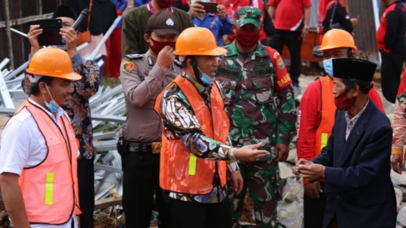 Puskesmas Terakhir Dibangun, Parosil Letakkan Batu Pertama