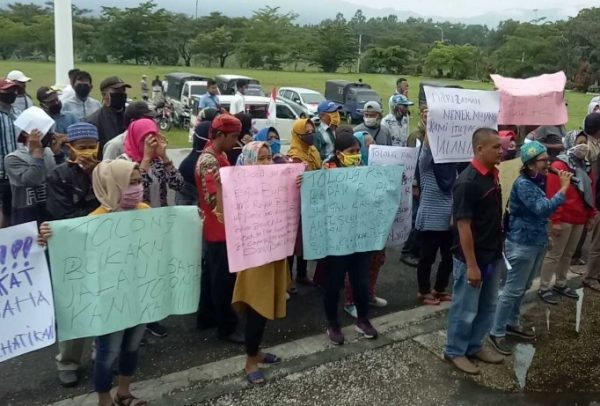 Jalan Menuju Pantai Ditutup Pemilik Tanah Wisata Pantai Sari Ringgung Stop Operasi