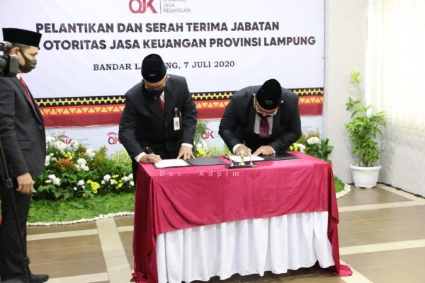 Wagub Nunik Hadiri Serah Terima Jabatan Kepala OJK