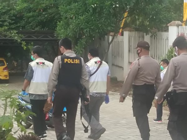 Lanjutan Kasus Zainuddin Hasan KPK Kembali Geledah Kantor Bupati Lampung Selatan Bawa Dua Koper Berkas, Ada Pejabat Termasuk Kadis PUPR Diangkut?