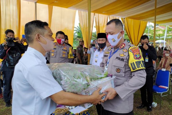 Dir Binmas Bersama Kapolres dan Plt. Bupati Lampura Resmikan Kampung Tangguh Nusantara