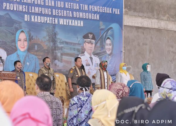 Pulang Kampung Halaman Gubernur Arinal dan Riana Disambut Antusias Masyarakat Tiuh Negara Batin