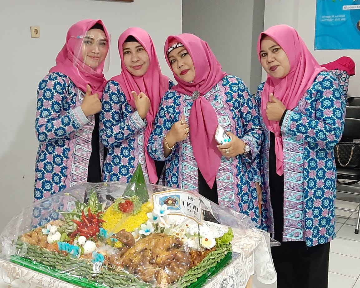 IKWI PWI Lampung Juara Lomba Paduan Suara HUT IKWI ke 59