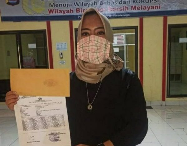 Istri Anggota Dewan Cakar Wanita Lain di Parkiran Mall of Serang