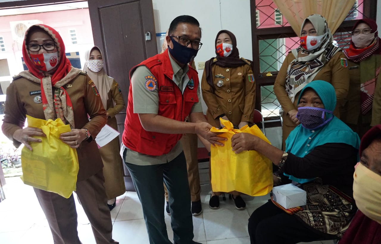 Lamsel Terima 57 Paket Bantuan Kebutuhan Spesifik Perempuan dan Anak Terdampak COVID-19 