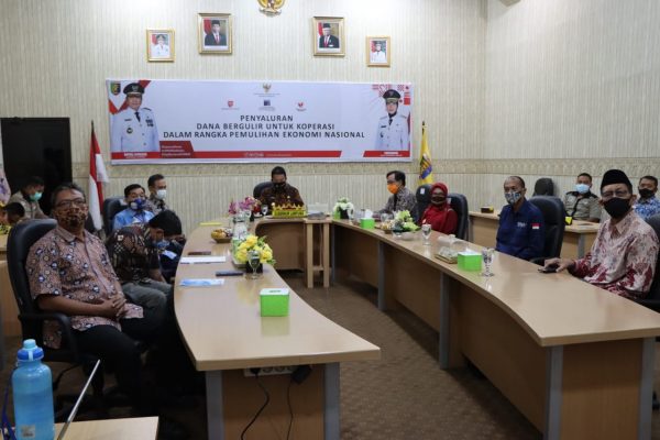 Gubernur Hadiri Penyaluran Dana Bergulir Koperasi Untuk Pemulihan Ekonomi Nasional (PEN) Oleh Presiden RI