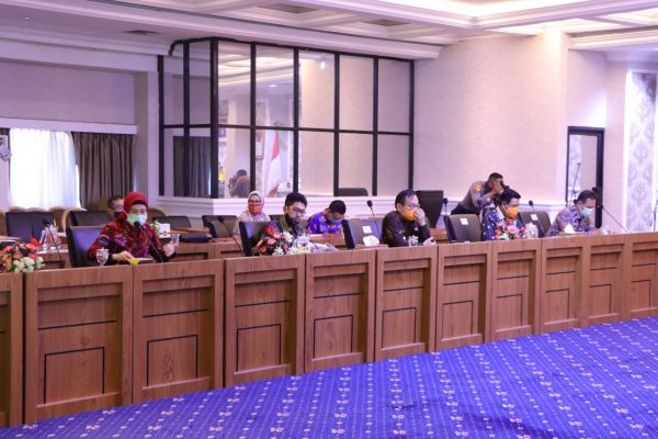 Gubernur dan Ketua Komisi IV DPR RI Bahas Pengembangan Keramba Jaring Apung LautĀ