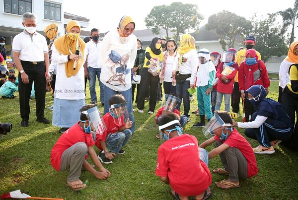 Riana Arinal Meriahkan Peringatan Hari Anak Nasional 2020 Dengan Mendongeng Bersama Anak-Anak PAUD