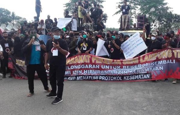 Komunitas Seni Lampung Timur Demo Bupati