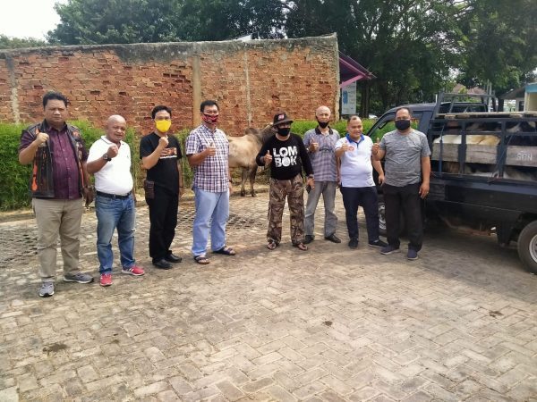 Rycko Menoza Bagikan Tujuh Ekor Sapi dan Kambing Untuk Qurban