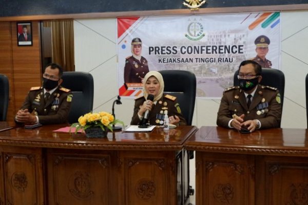 Kajati Riau Klarifikasi Guru Mudur Massal Karena di Peras Jaksa dan Curigai Motif Alihkan Isu Prosek Korupsi di Pemda