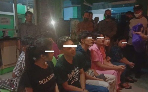 37 Pasangan Anak SMP Mesum di Hotel Ada 1 Kamar 1 Cewek Dengan 6 Pria