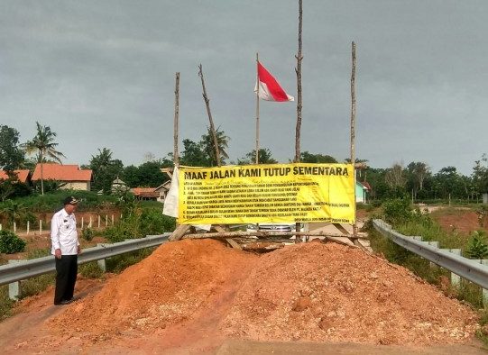 Tuntutan Ganti Rugi Dicueki PT Waskita Karya Warga Blokir Pembangunan Flayover Tol di Pagardewa