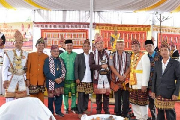 Ahmad Dahro Dapat Gelar Penata Cendikia dari Suntan Bandakh Makhga IV