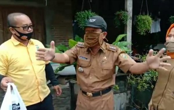 Camat Teluk Betung Timur dan Lurah Tim Golkar Tetap Sosialisasikan Rycko Menoza