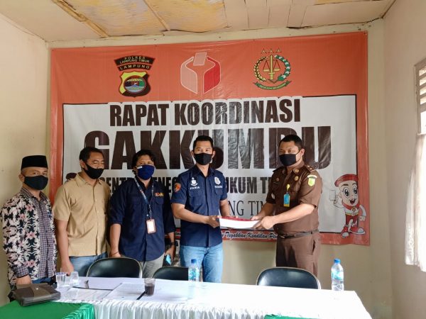 Gakumdu Lampung Timur Tetapkan Pasangan Calon Independent Sugiyanto-Masrizal Tersangka Pidana Pemilu, Keduanya Kabur?