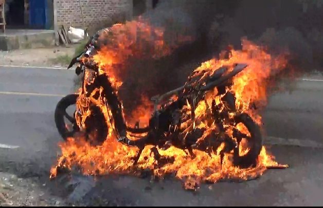 Mogok Dijalan Lintas Diengkol Motor Mio GT Hangus Terbakar