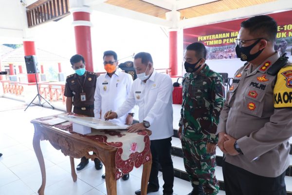 Dandim 0421/LS Serahkan Hasil TMMD ke-108 Kepada Bupati Nanang Ermanto