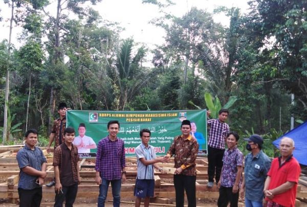 KAHMI Pesibar Salurkan Bantuan Untuk Korban Puting Beliung