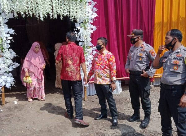 Tanpa Ijin, Kapolsek dan Forpincam Bubarkan Musik Orgen Tunggal di Lokasi Hajatan 