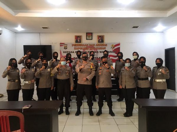 HUT Polwan AKBP Binsar Manurung Pengarahan Kepada 19 Polwan Polres Way Kanan 