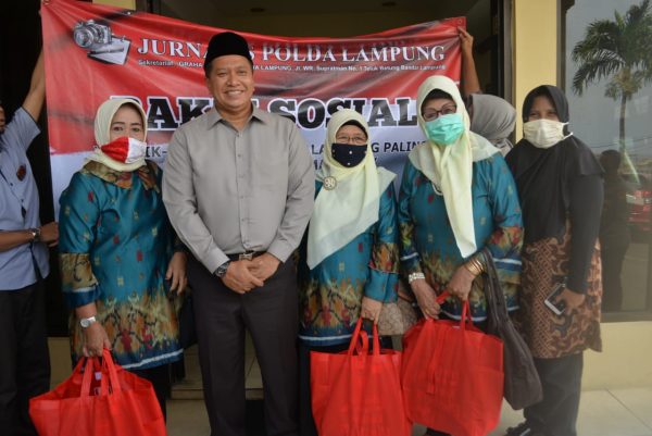 Jelang HUT RI Kapolda Lampung Santuni Janda Wartawan
