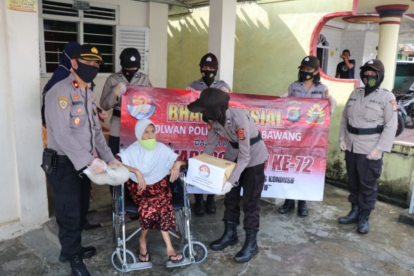 Rangkaian HUT Polwan Tulang Bawang Bakti Sosial