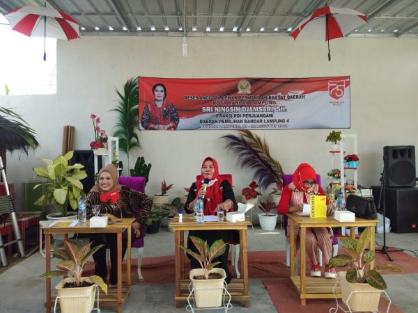 Reses Sri Ningsih Djamsari Bawa Artis Mpok Elly Sugigi Yang Protes Banjir di Kota Bandar Lampung
