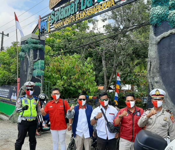 Puncak HUT RI ke-75, Polres Metro Bagikan Masker Gratis