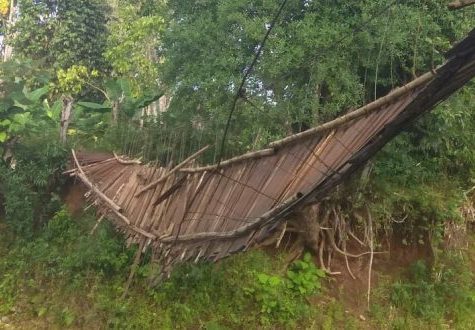 Hadiah HUT RI Warga Desa Pulau Panggung Tiga Petani Cidera Akibat Jembatan Gantung Roboh