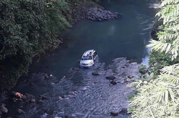 Avanza Rombongan Keluarga Pengantin Masuk Jurang 6 Penumpang Termasuk Orang Tua Pengantin Tewas