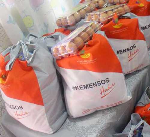 Bantuan Covid-19, Kemensos RI Salurkan 2000 Paket Sembako Untuk Warga Lamsel