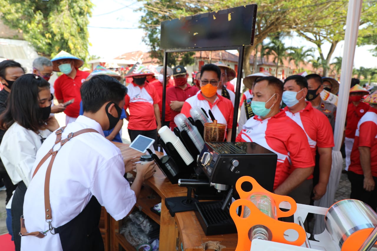 Lomba Mural HUT ke-75 Kemerdekaan RI, Berkah Bagi Pedagang