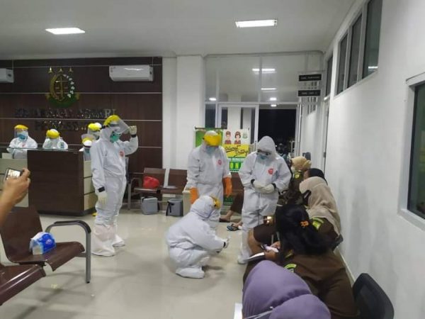 Sopir OB Bersama Dua Staf Intelejen Dan Adik Ipar Kajari Pringsewu Ikut Positif Covid-19 50 Orang Lain Tunggu Hasil Swab