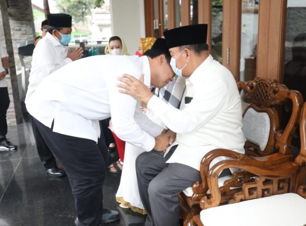 Minta Restu Sjachroedin ZP dan Ibunda Truli Rycko Menoza-Jos Daftar KPU Bandar Lampung