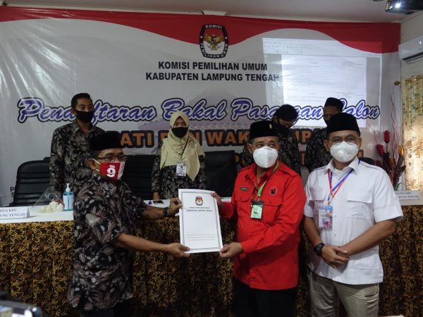 Hujan Sambut Loekman Djoyosoemarto-M Ilyas Hayani Muda Daftar KPU