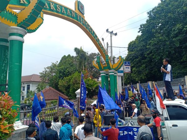 Minta Usut Korupsi Tampil Lampung Demo Kejati dan Kantor PUPR Bandar Lampung