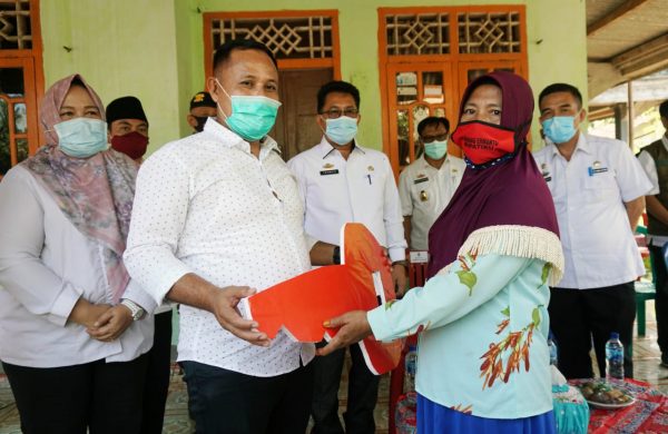 Zubaidah Terharu Dapat Bantuan Bedah Rumah dari Bupati Lamsel