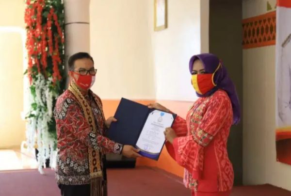 Bupati Tulang Bawang Hj. Winarti Raih Penghargaan Manggala Karya Kencana 