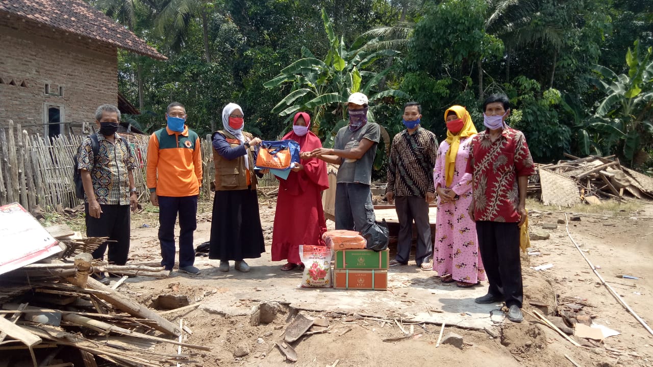 Gerak Cepat Pemkab LamselĀ Bantu Korban Rumah Roboh di Tanjung Bintang