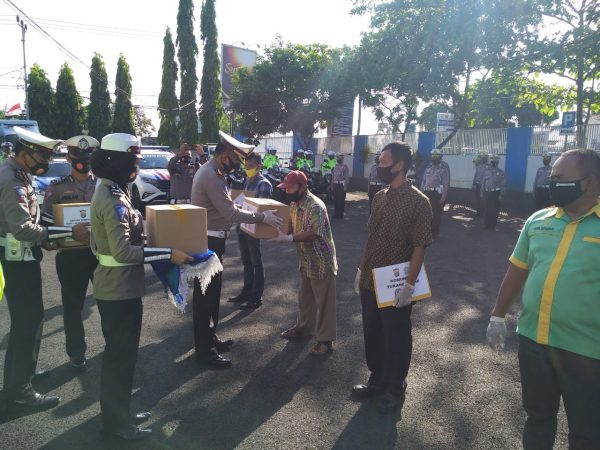 Hari Lalu Lintas Bhayangkara ke 65 Ditlantas Polda Lampung Berbagi