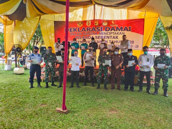 Pasangan Calon Bupati Way Kanan Deklarasi Pilkada Damai