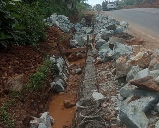 Lapor Pak Gubernur Proyek Drainase PUPR Provinsi Lampung di Sepanjang Jalan Banjaran Pesawaran Asal Jadi
