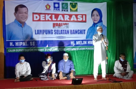 Sepat Ziarah Ke Makam Orang Tua Hipni Lanjutkan Doa Bersama di Rumah Posko Pemenangan