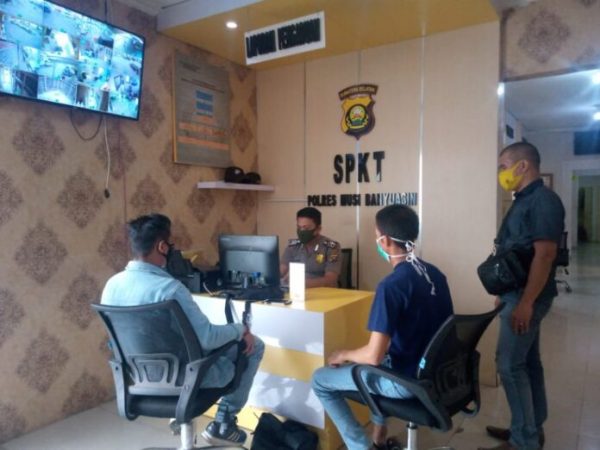 Liputan Bangunan SD Bermasalah Wartawan dan Anggota LSM Diserang Kerabat Kepala Sekolah Satu Kena Tikam