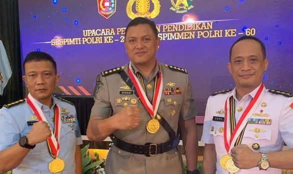 Kapolri Lantik Lulusan Sespimti Reg-29 Kombes Pol Hengki Haryadi Terbaik Umum