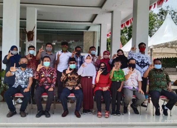 Juara Cerita Anak SD dan Pemeran Utama Vidio Perpustakaan RI Soan ke Bupati Mesuji