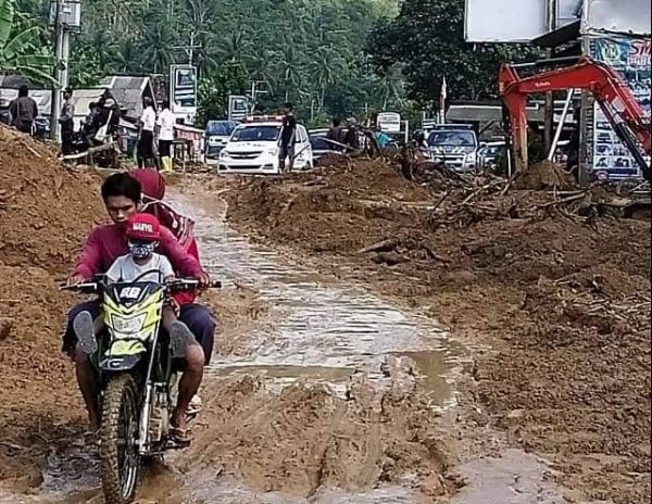 Banjir Sungai Sedayu Memutus Jalinbar 50 Kuburan Hilang Satu Jasad Wanita Ditemukan